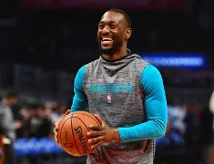 熊猫体育官网网址-冲刺阶段夏洛特黄蜂门线救险：CBA常规赛节点到来，底气十足，年轻球员得到机会